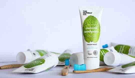 Natural Toothpaste Dr. Bronner's Humble brush