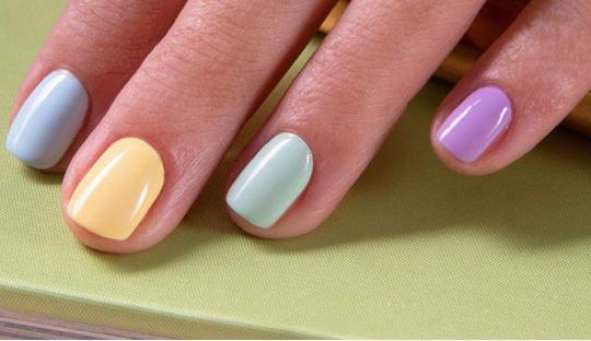 Nail polish Green Manucurist Spring colors