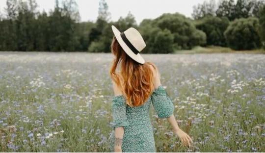 Soin cheveux naturels et bio – Légèreté, brillance & vitalité | L’Officina Paris