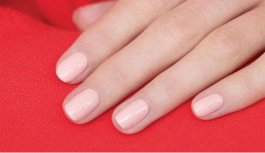 Vernis rose Manucurist Green manucure l'Officina Paris