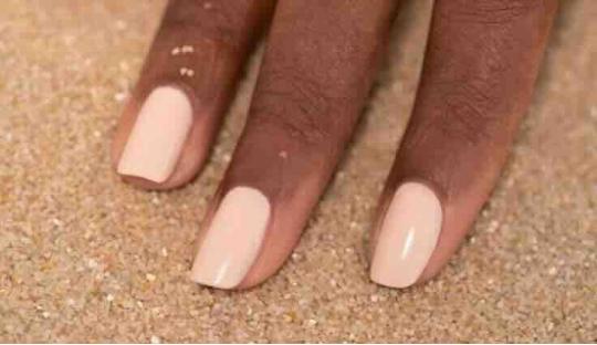 Hand- & Nagelpflege: Pflege & Farben | L’Officina